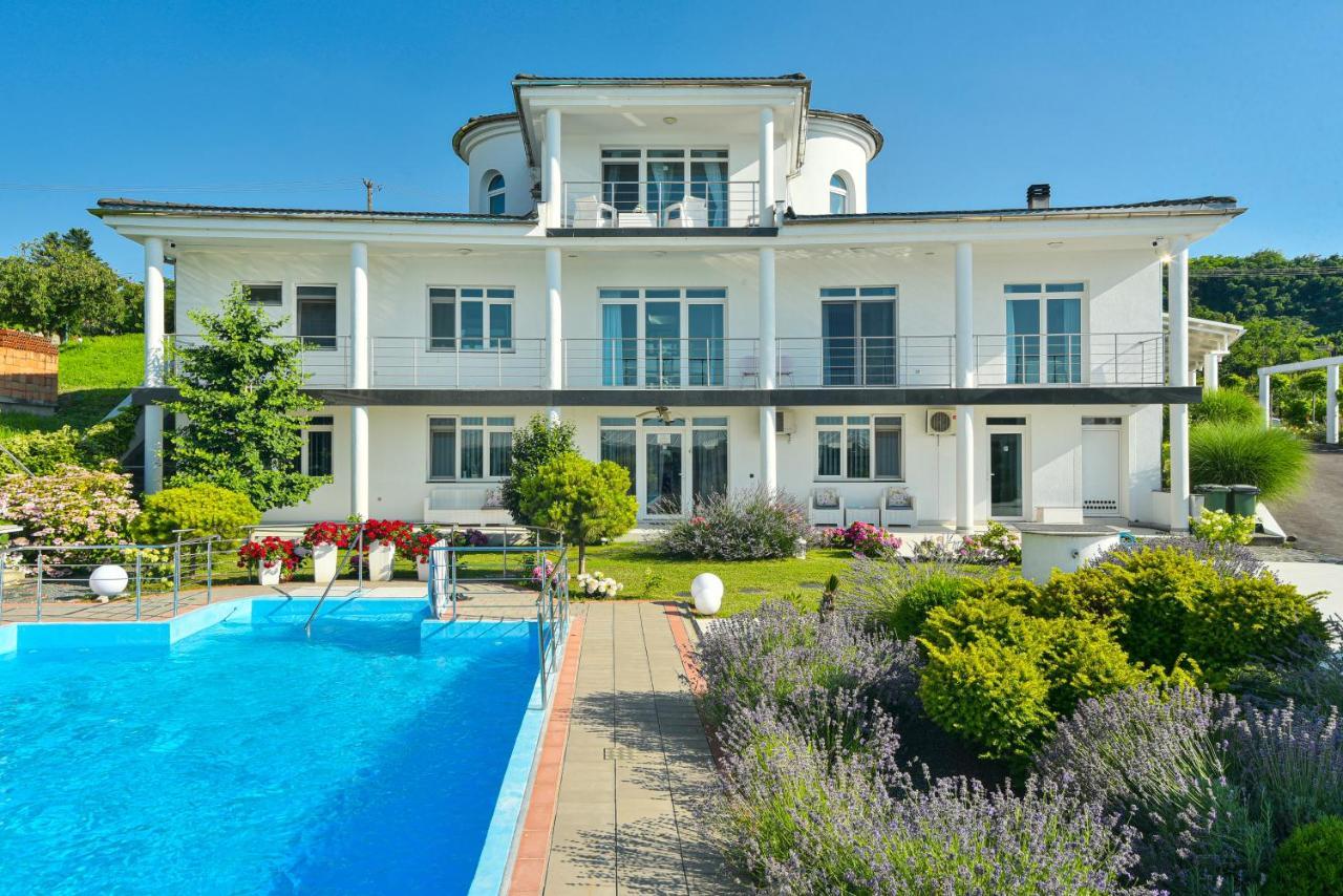 Apartments Villa Graf Semêndria Exterior foto